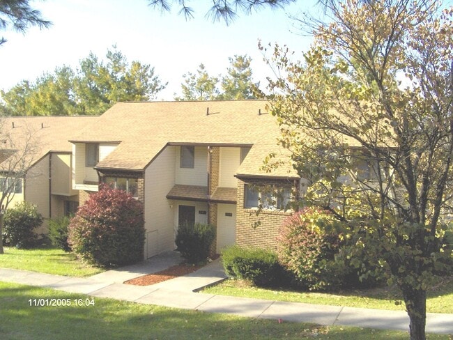 Building Photo - 335 Shenandoah Cir