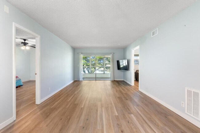 Photo - 124 Lake Constance Dr
