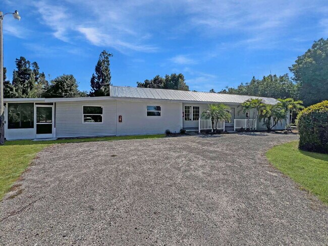 Photo - Coastal Comfort Meets Everyday Living – 1B...