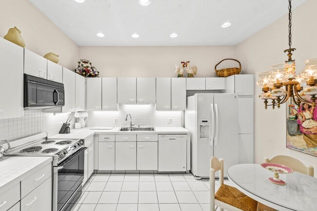 Building Photo - 5184 Lake Catalina Dr N Unit D