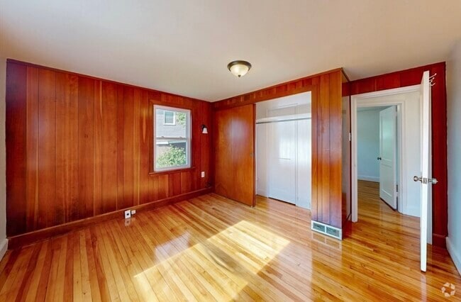 Building Photo - 14 Grew Hill Rd Unit 1 Rental