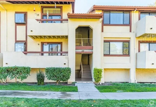 Building Photo - 18085 Sundowner Way Rental