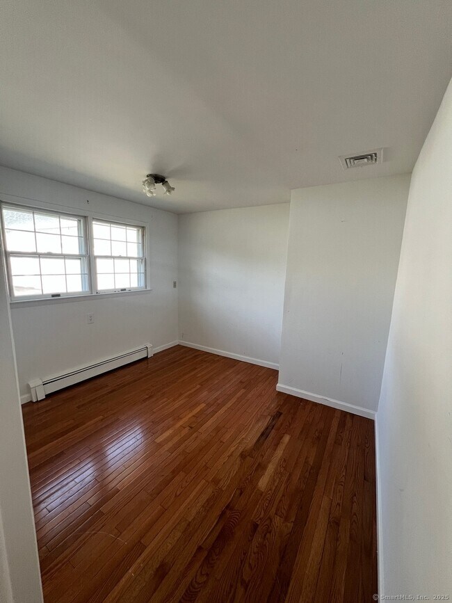 Photo - 185 Sequoia Rd