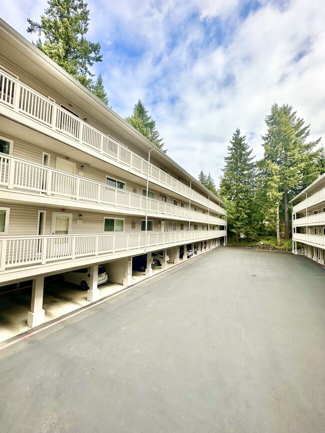 Building Photo - 14537 NE 40th St Unit H103