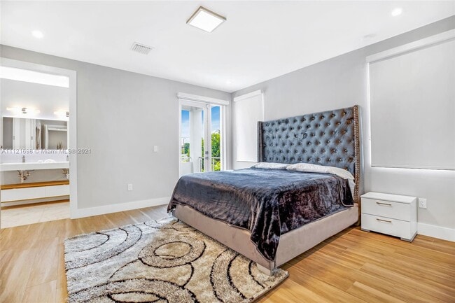 Photo - 3657 SW 26th St