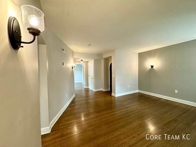 920 Ward Pkwy Unit 7