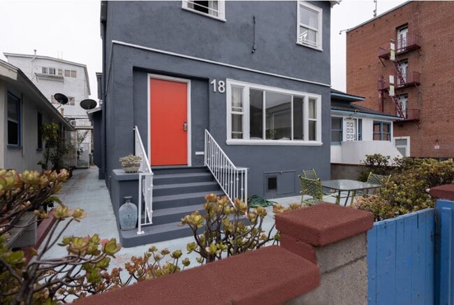 18 Breeze Ave - 18 Breeze Ave