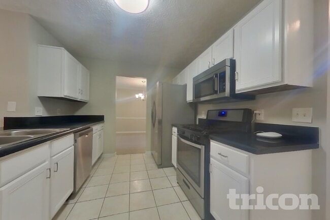 Photo - 1101 Tuscany Cir SW