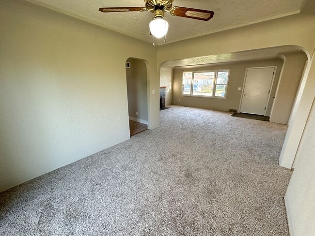Photo - 1069 Evergreen Ave NE