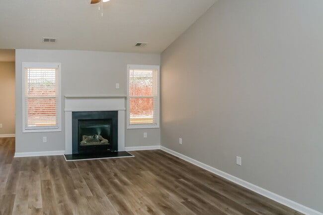Photo - 225 Comet Ct
