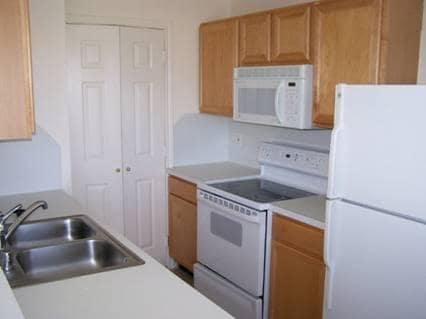 Kitchen - Green Isle Townhomes