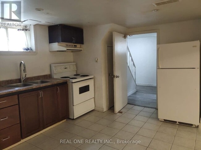 Photo - 93 Cartier Crescent
