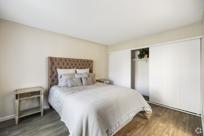 The Oaks Apartments