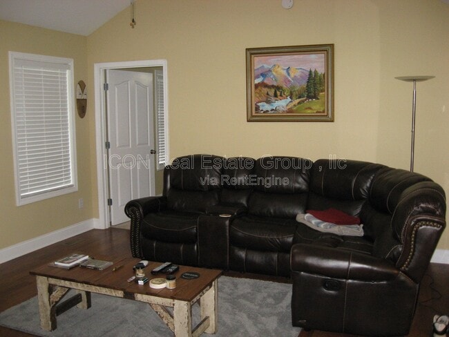 Photo - 285 Erica Ln SE