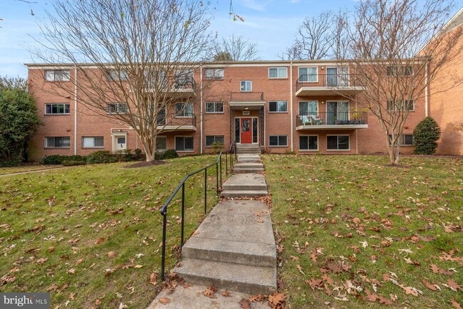 Building Photo - 10620 Weymouth St Unit 1