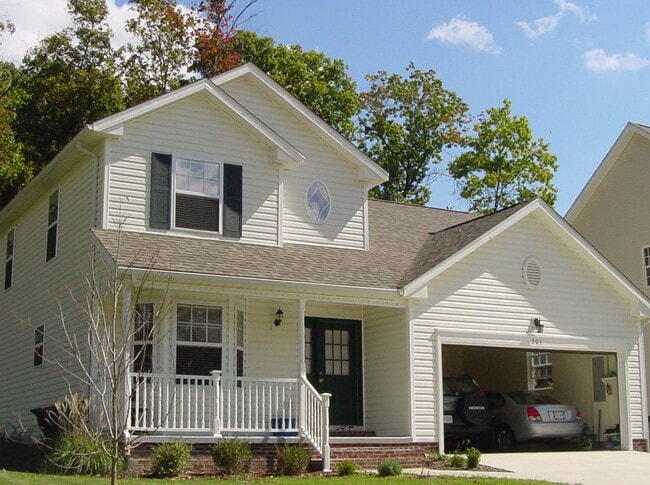 Building Photo - 201 Mountain Breeze Dr