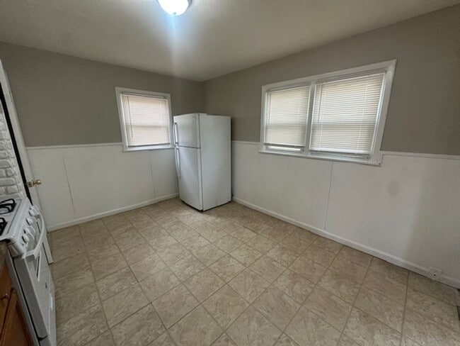 Photo - Spacious Living in Calverton Park