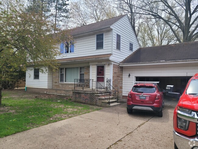 Building Photo - 28839 Detroit Rd Unit 2 family house