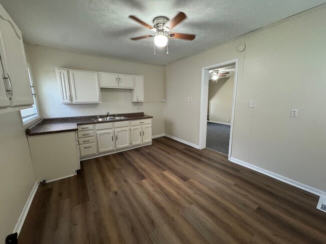 Photo - 1380 Garfield Ave SW