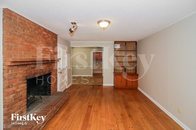 Photo - 2693 Satellite St