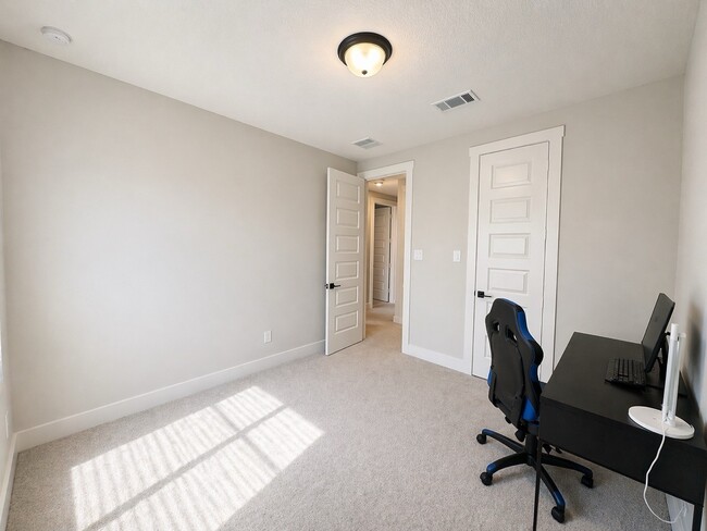 Building Photo - 15138 Tenacious Dr