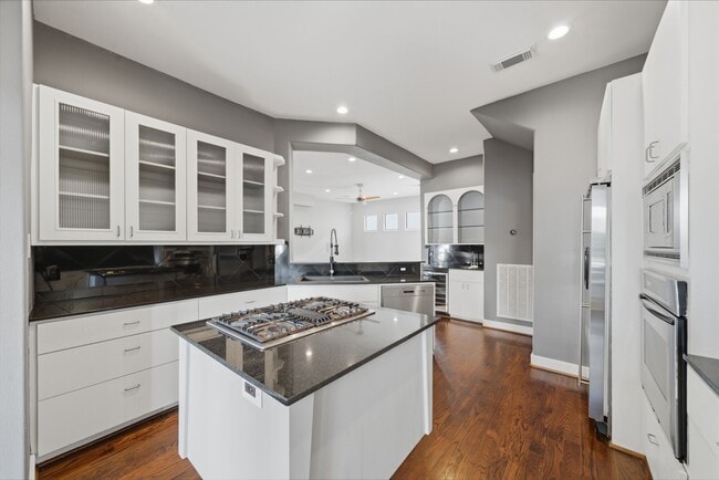 Photo - 1628 Van Buren St