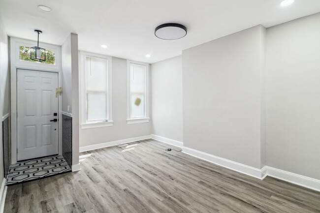 Photo - 2134 W Fayette St