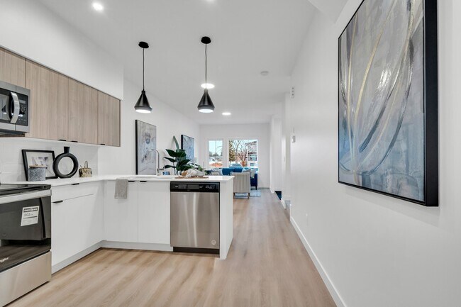 Photo - 9333-9149 Street Unit c. 9333 149 St. NW