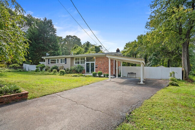 Photo - 7403 Carmine St