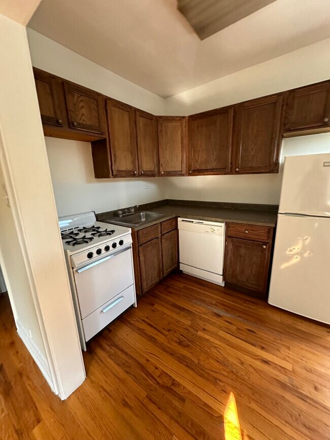 Photo - 556 W Wellington Ave Unit 314