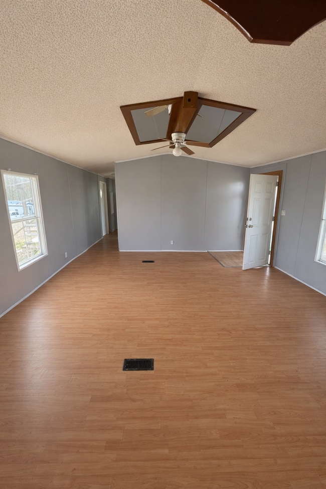 Photo - Country living with spacious front and backyard - 3 beds/ 2bath available now