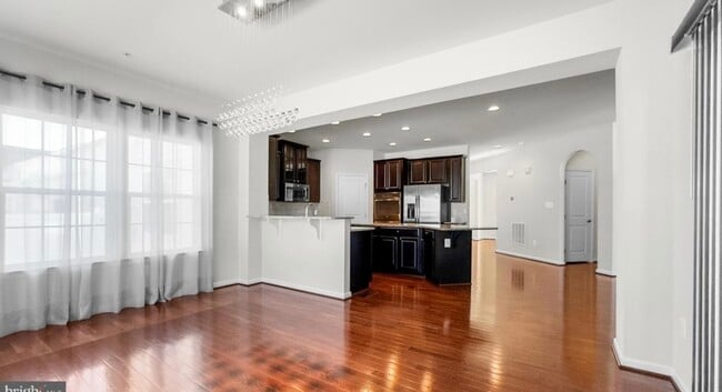 Photo - 10185 Warfield St