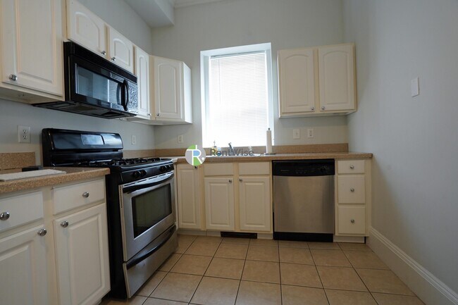 Photo - 722 E 6th St Unit 3R