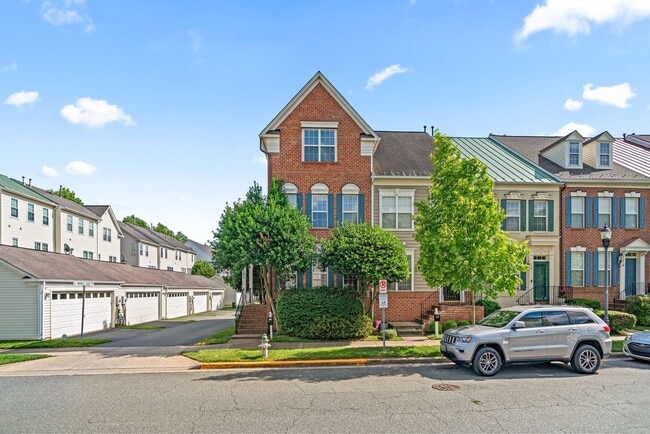 Building Photo - 2 Bed 2.5 Bath - Lakelands Townhome - Deta...