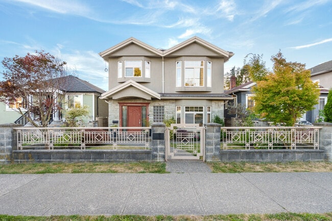 Building Photo - 6843 Fraser St