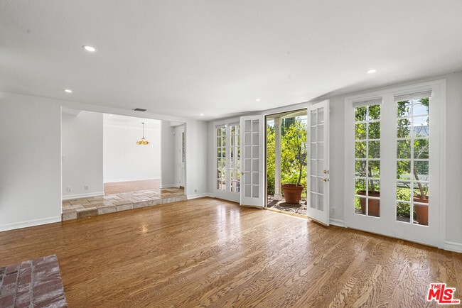 Photo - 18339 Linnet St