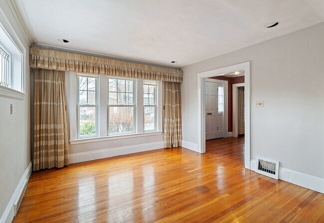 Photo - 110 Leonard St