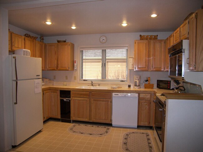 Photo - 3 Bedroom Condo in McCloud w 1 Car Garage! Great Location! Unit 225