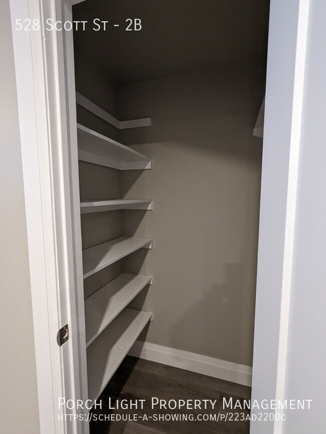 Photo - 2 Bedroom with A/C and STUNNING kitchen Unité 2B