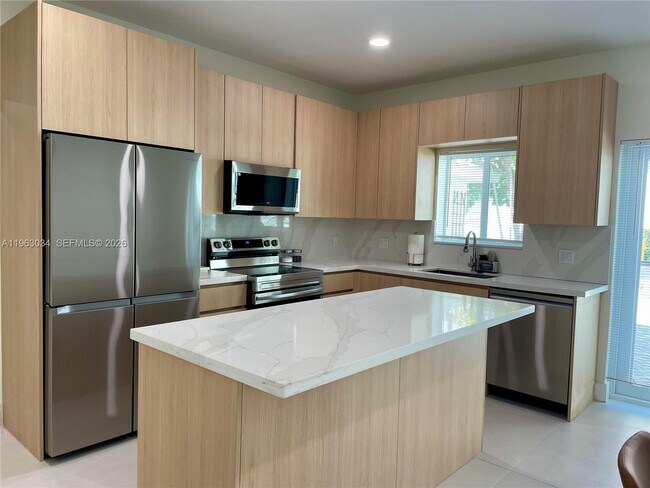 5352 Orduna Dr