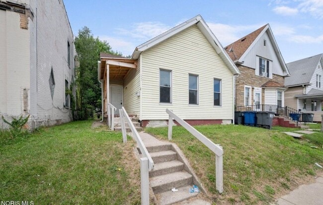 Photo - 2615 Lagrange St