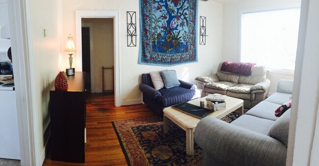 Photo - 1050 NE B St