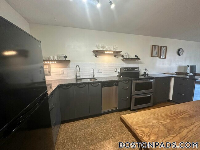 Photo - 121 Tremont St Unidad 114