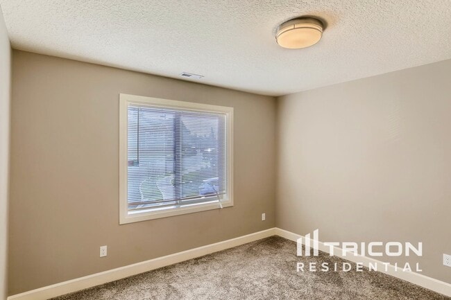 Photo - 16973 University Ave