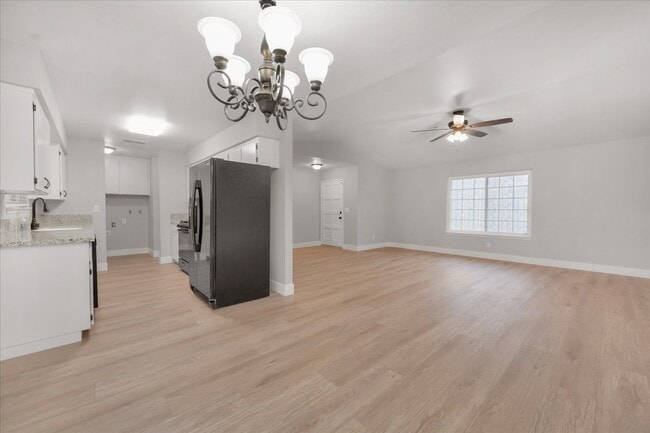 Photo - 1488 Indianapolis Ave