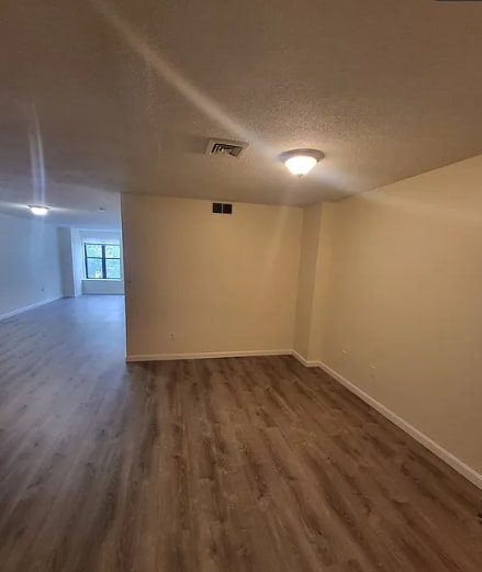 Images are representative samples of the advertised unit. Actual units shown during tours may differ