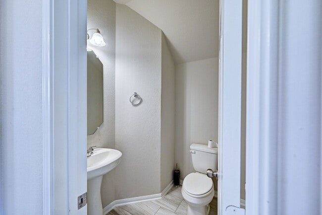 Building Photo - 3303 Owl Hollow Dr