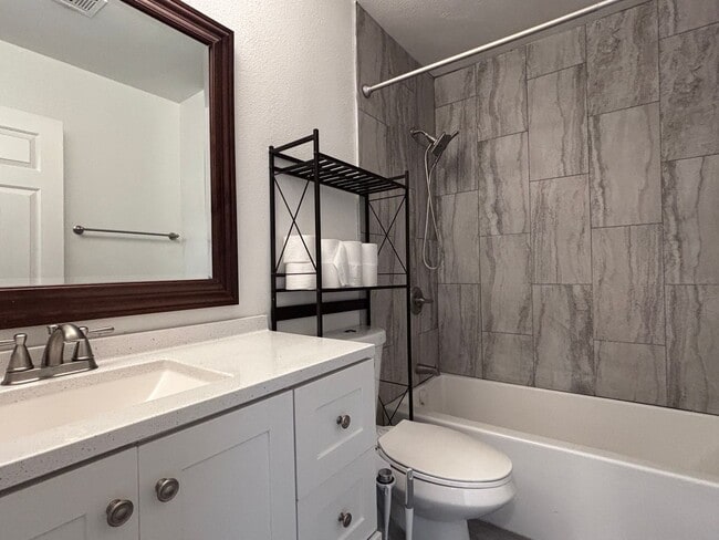 Photo - Great 2 bedroom 1 bath condo with a Covered Parking outdoor patio and in great Condition!