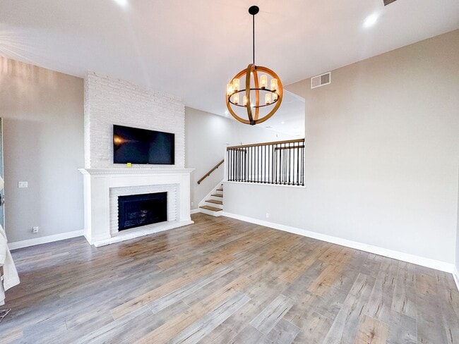 Photo - Gorgeous Venice Townhouse w/Upgrades Galore close to Beach+Canals w/Laundry+Garage+Pool