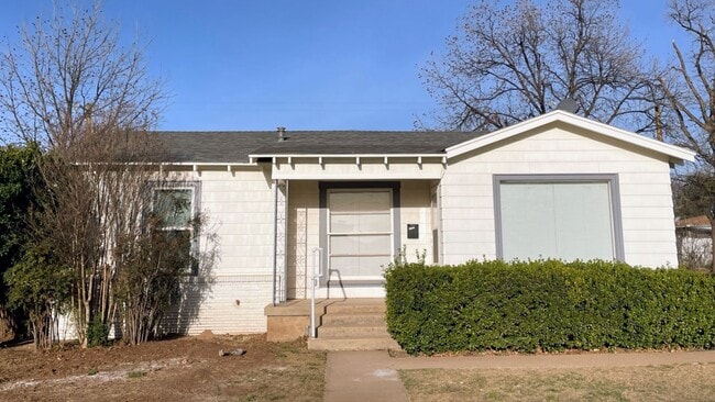 Photo - Freshly Renovated 3BR/2BA Gem in Snyder!